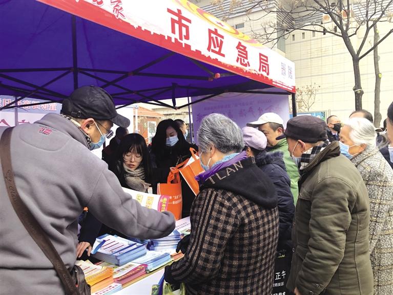 兰州市开展2020年安全生产法宣传周咨询日活动